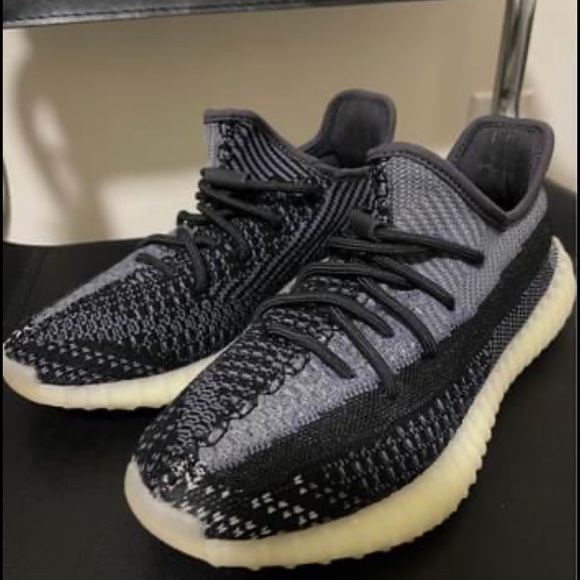 Yeezy 350 - Picture 2 of 3